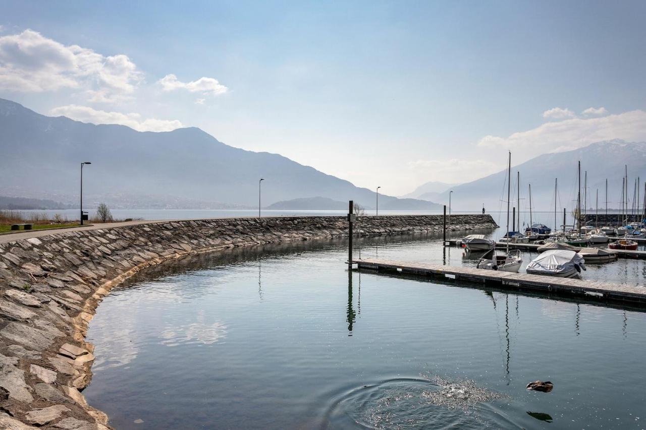 Yellow Lake View By Halldis Gera Lario Buitenkant foto