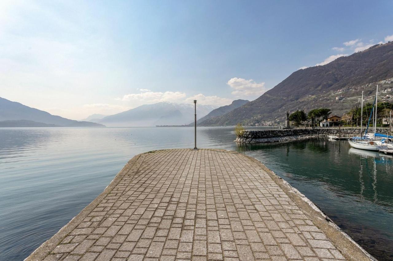 Yellow Lake View By Halldis Gera Lario Buitenkant foto